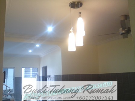 Pemasangan siling kapur plaster moden di ruang dapur basah,