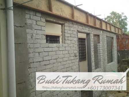 Tukang extend dapur rumah dengan kemasan dinding bata yang kukuh,